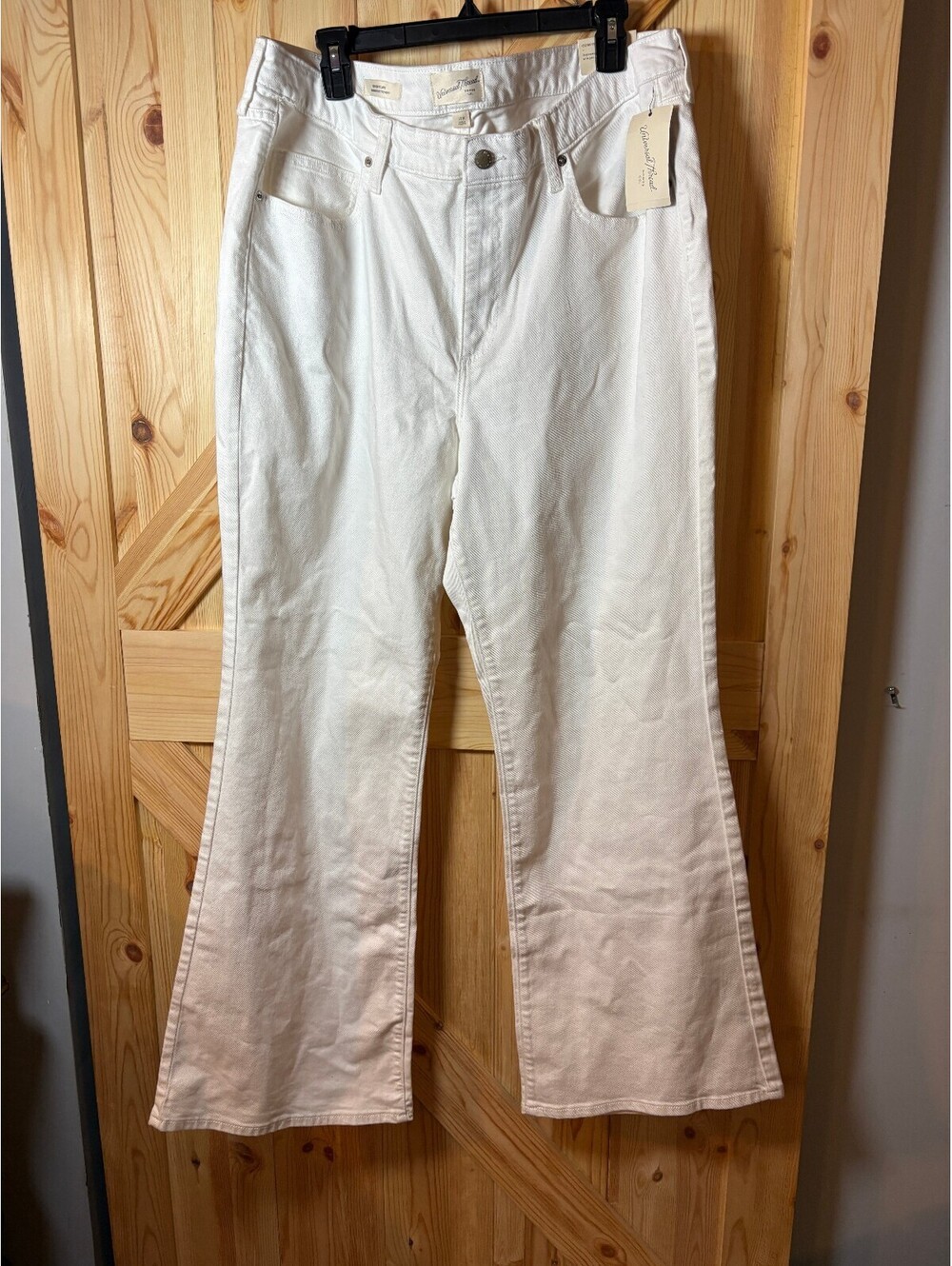 Universal Thread Women's High Rise Flare White Jeans Size 17